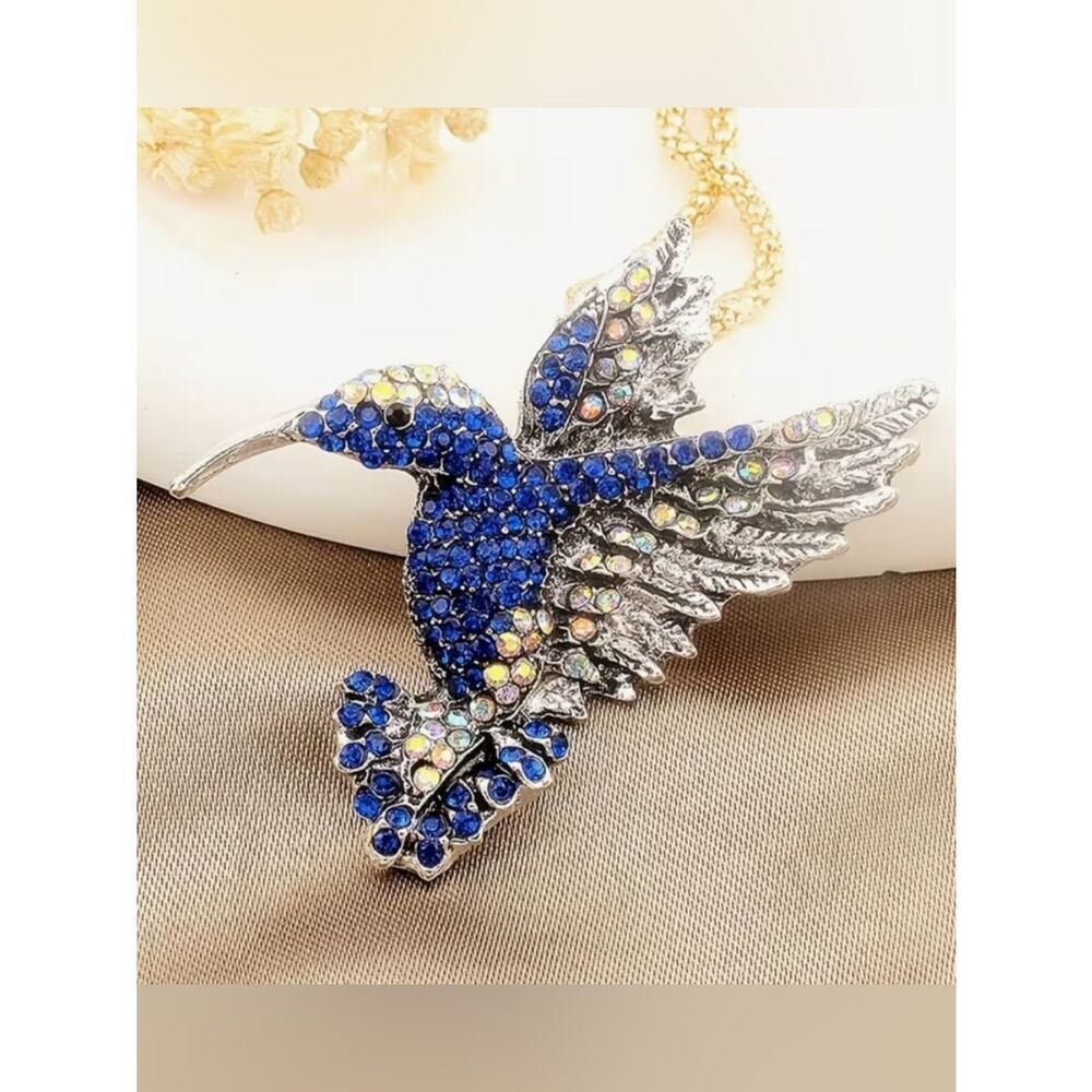 💙 NEW Betsey Johnson Stunning Blue & Green crystal hummingbird necklace 💙